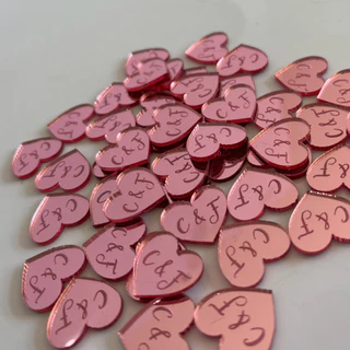 Kit 50 tags coração 2cm acrílico rose 3mm com iniciais recorte aplique