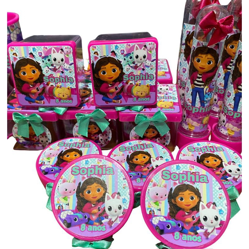 Lembrancinha casa mágica Gabby 10 cxs 10 tubetes 10 latinhas