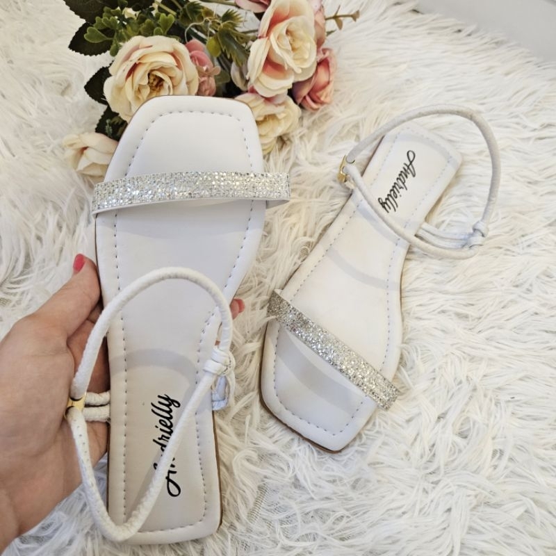 Sandália Rasteirinha Confort com Tira de Brilho Branca Preta sem