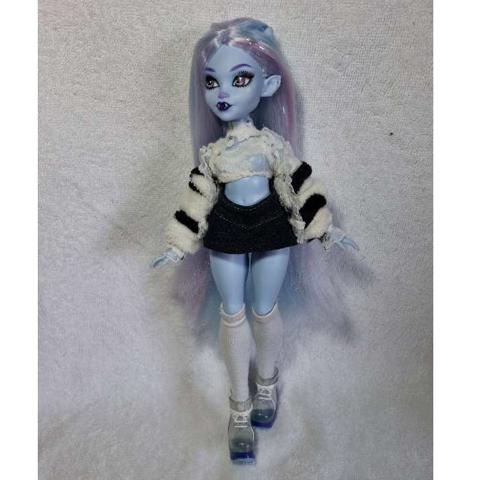 Kit de roupinhas para Monster High Abbey Bominable e Rainbow High