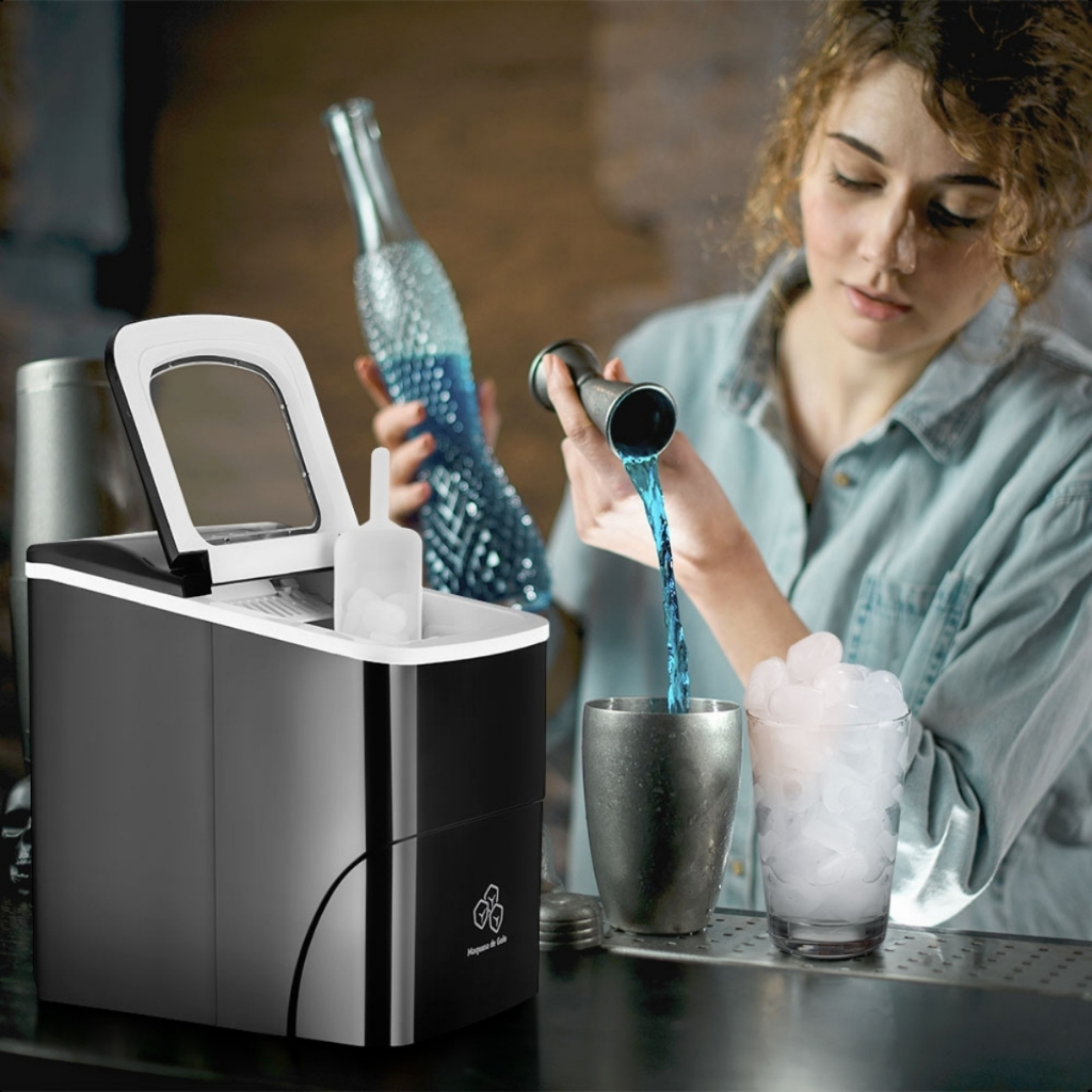 Máquina de Gelo Multilaser 150W Reservatório de 2 Litros Cubos de Gelo P e G Acompanha Pá Coletora