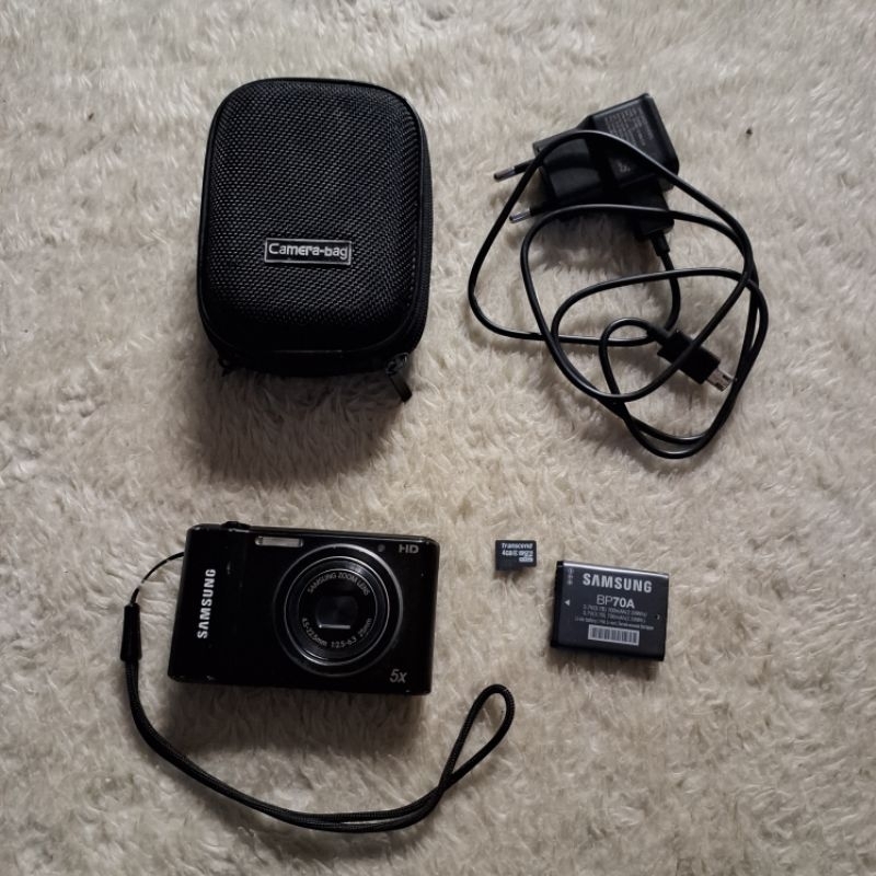 Câmera Digital 2012 Samsung ST64 14.2 Mega Pixels - Preta (Digicam, Y2K, Sony Cyber-Shot)