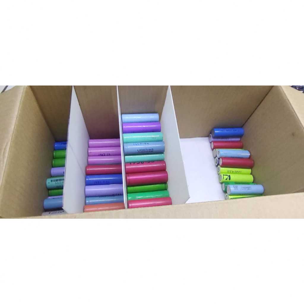 Tester Batterie Al Litio A 8 Canali Per 18650, Con Schermo A Colori 2.4", Misura Tensione, Resistenza E Capacità, Con Protezioni