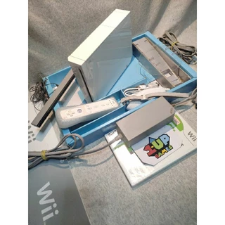 Nintendo Wii na caixa e Wii fit. leia