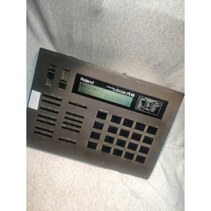 bateria eletrônica Roland R-8 funcionando e SEM fonte.