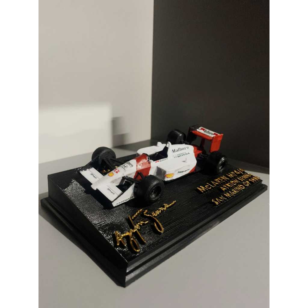 McLaren Honda MP4/4 Ayrton Senna F1 1988 – 1:32 PLATAFORMA