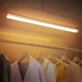 Lâmpada noturna LED com sensor de movimento sem fio USB recarregável para lâmpada de armário de cozinha guarda-roupa