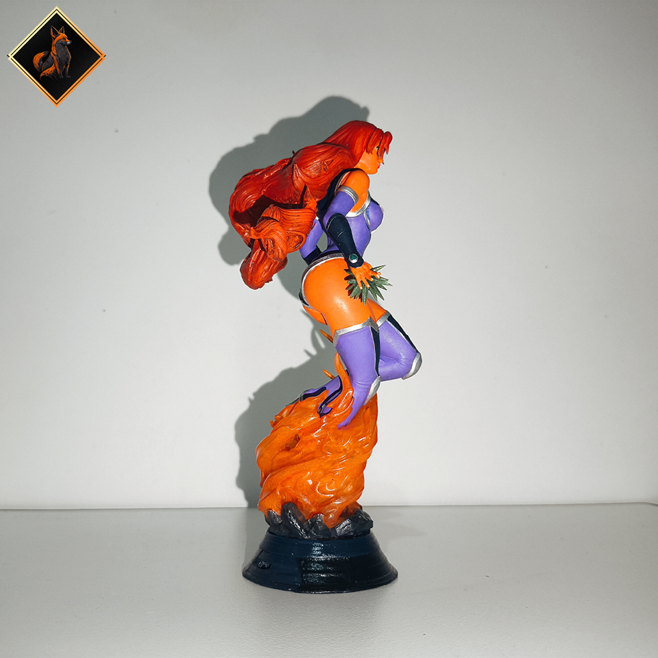 Action Figure Estelar - Starfire Jovens Titans com 16 cm em Resina
