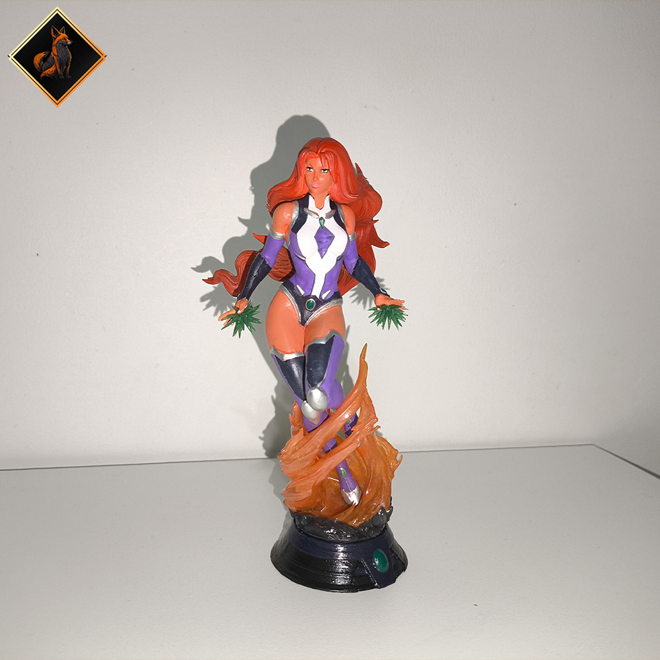 Action Figure Estelar - Starfire Jovens Titans com 16 cm em Resina