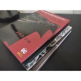 Super coleção Batman 4 HQs e um livro de brinde. Batman Ano Um, Xamã, Natal e mais!