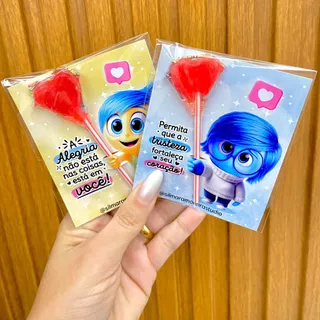 Kit 30/50 Cartões Personalizados + Pirulitos Emoções - Alegria, Raiva, Tristeza, Inveja, Nojo e Tédio