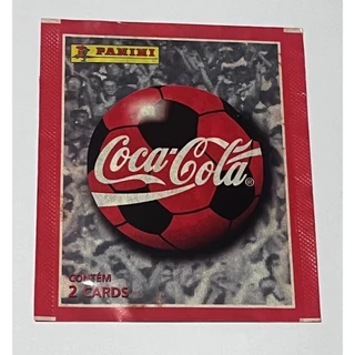 Envelope Lacrado Vermelho da Copa América 1997 (Produzido na Itália) Coca Cola. Contém 2 Fut Cards Colecionáveis
