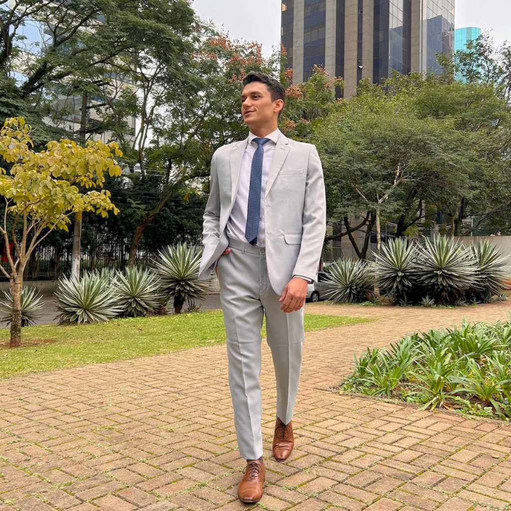 Terno Masculino Slim Básico, Corte Italiano com 2 aberturas e tecido ...