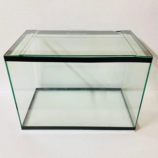 Aquário para peixes 50 litros, grande, espaçoso e reforçado, fabricado em vidro 4mm, com travas de segurança, aquário completo.
