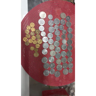 50 moedas prateadas mais 15 moedas douradas aleatorias