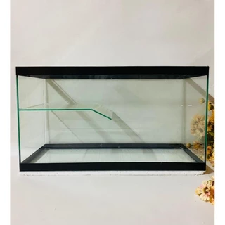 Aquário grande para tartaruga, aproximadamente 22 litros, fabricado em vidro 3mm. Com tampa partida em duas para passagem de fio.