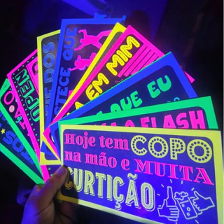 Kit 10 plaquinhas divertidas para fotos Balada neon BRILHA NA LUZ NEGRA