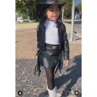 Conjunto Boiadeira Ana Castela Kit contém saia colete blusinha branca o chapéu e um cinto