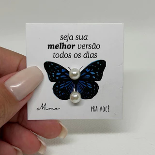 50 Pares Brinco de Pérola + Tag Borboleta Seja sua melhor versão | Lembrancinha Brinde para Cliente