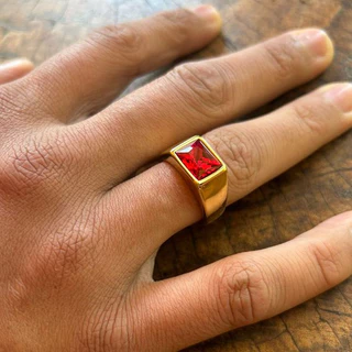 Anel Comendador Banhado No Ouro 18K Pedra Vermelha