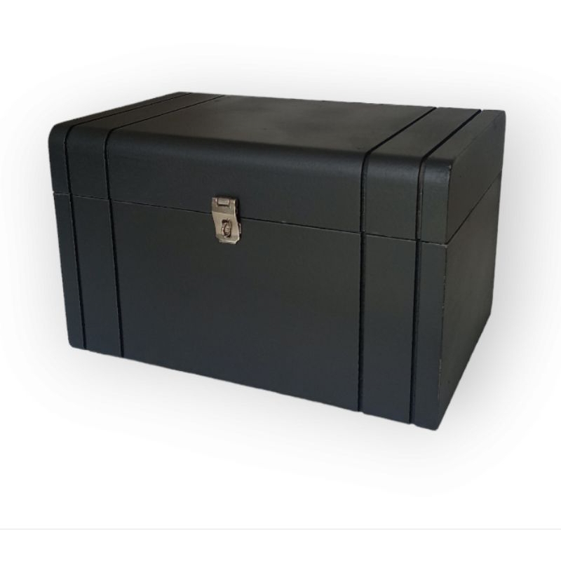 Baú Grande riscado pintado preto com fecho