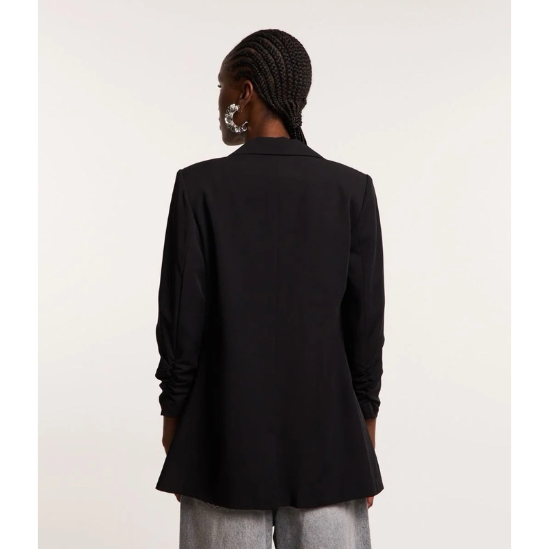 Blazer Longo Alfaiatado em Crepe com Manga Enrugada | Shopee Blazer Longo Alfaiatado em Crepe com Manga Enrugada | Shopee