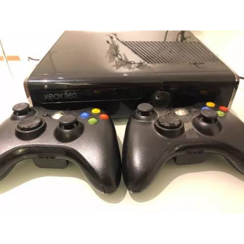 Xbox 360 Slim Desbloqueado Com dois controles com defeito