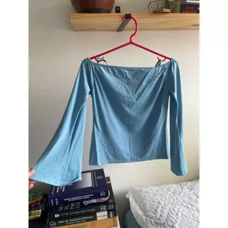 Blusinha azul com manga larga tamanho P
