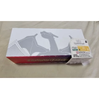 Box Pokemon Charizard Ultra premium deslacrada com tabuleiro emborrachado, moeda, dados e marcadores de metal