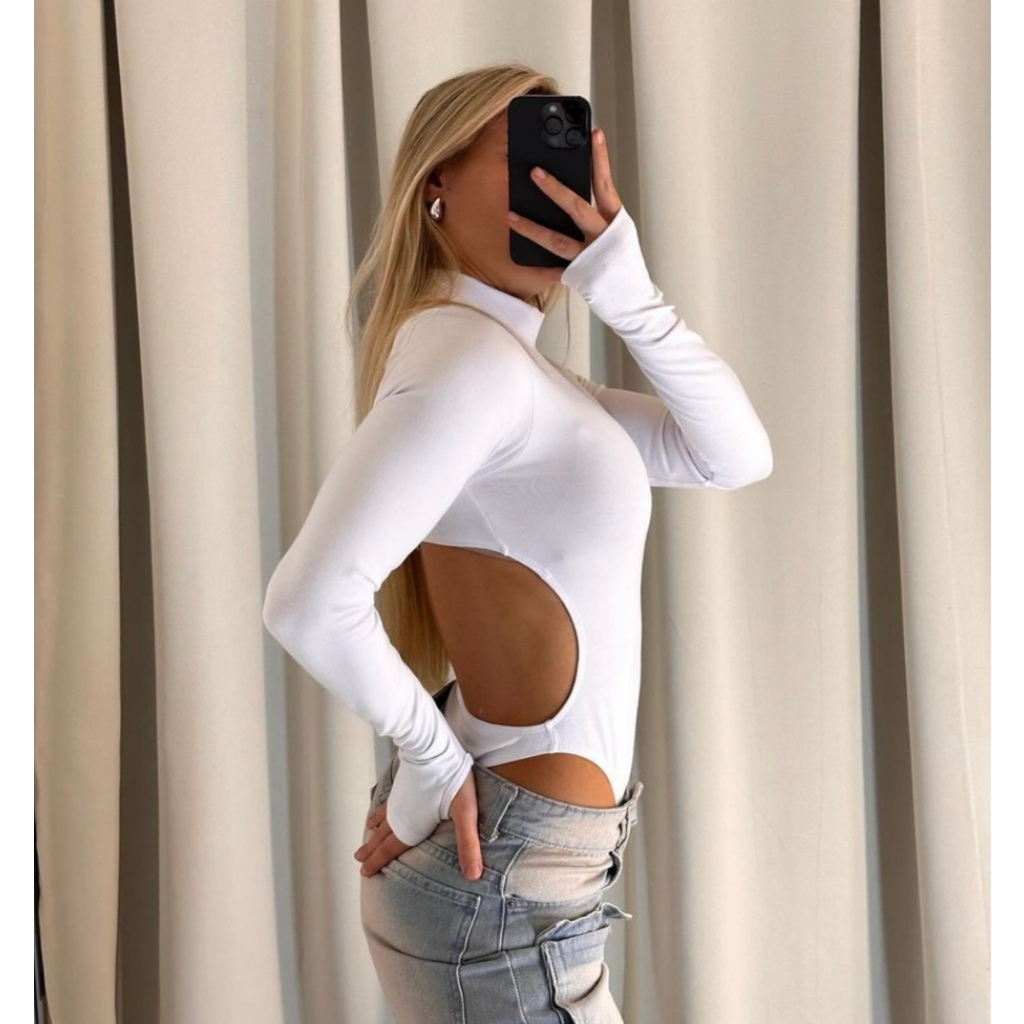 Body dedeira com aberturas chamativo