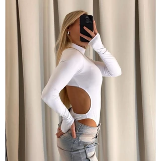 Body dedeira com aberturas chamativo