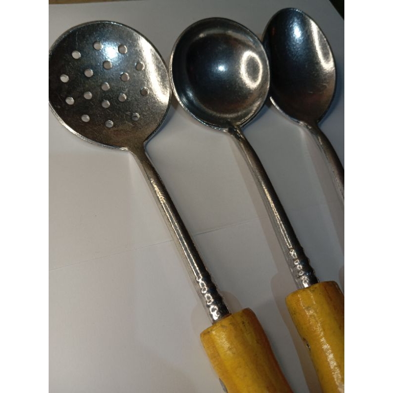 KIT COLHER DE ALUMÍNIO BATIDO/ FUNDIDO COM CABO DE MADEIRA | Shopee Brasil