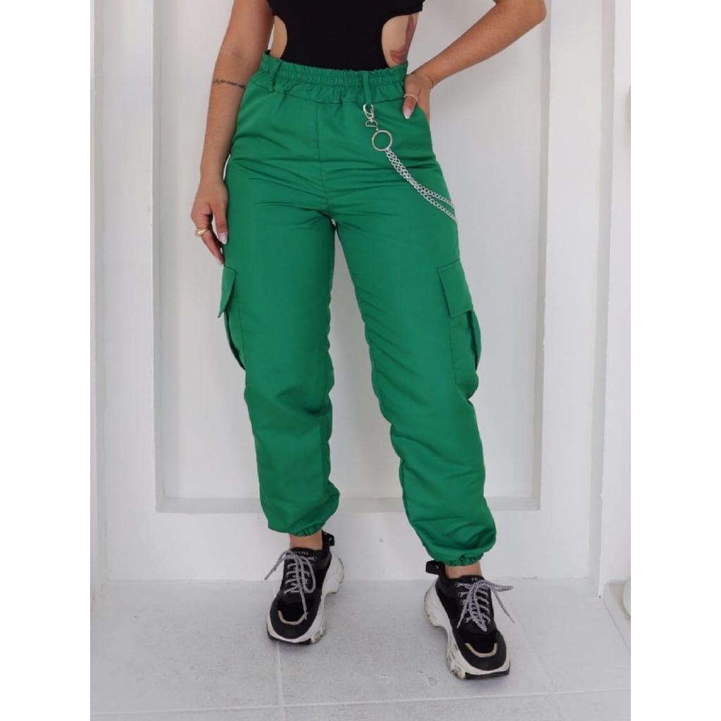 Calça Cargo Jogger Feminina Tactel com Corrente e bolsos laterais