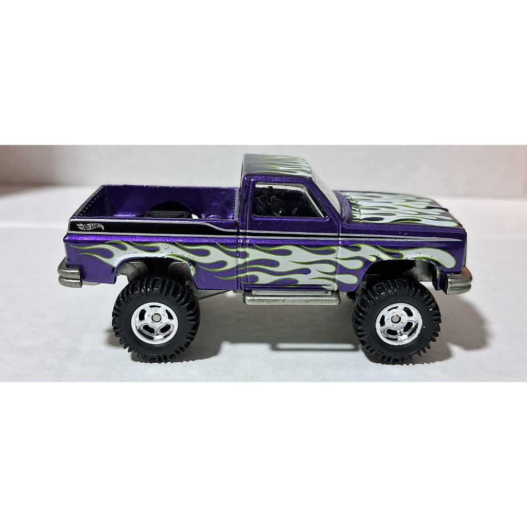 Hot Wheels pickup 1983 Chevy Silverado roxo customizada loose
