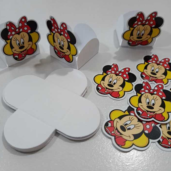 25 Forminhas Branca para docinho e 25 Apliques - Personagem do tema Desejado - LEIA DESCRIÇÃO