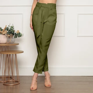 Calça V012 reta com cinto e bolso funcional detalhe de botoes na cintura feminina alfaiataria