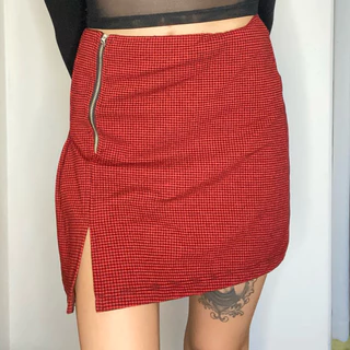 Saia vermelha quadriculada estilo alternativo [brechó]
