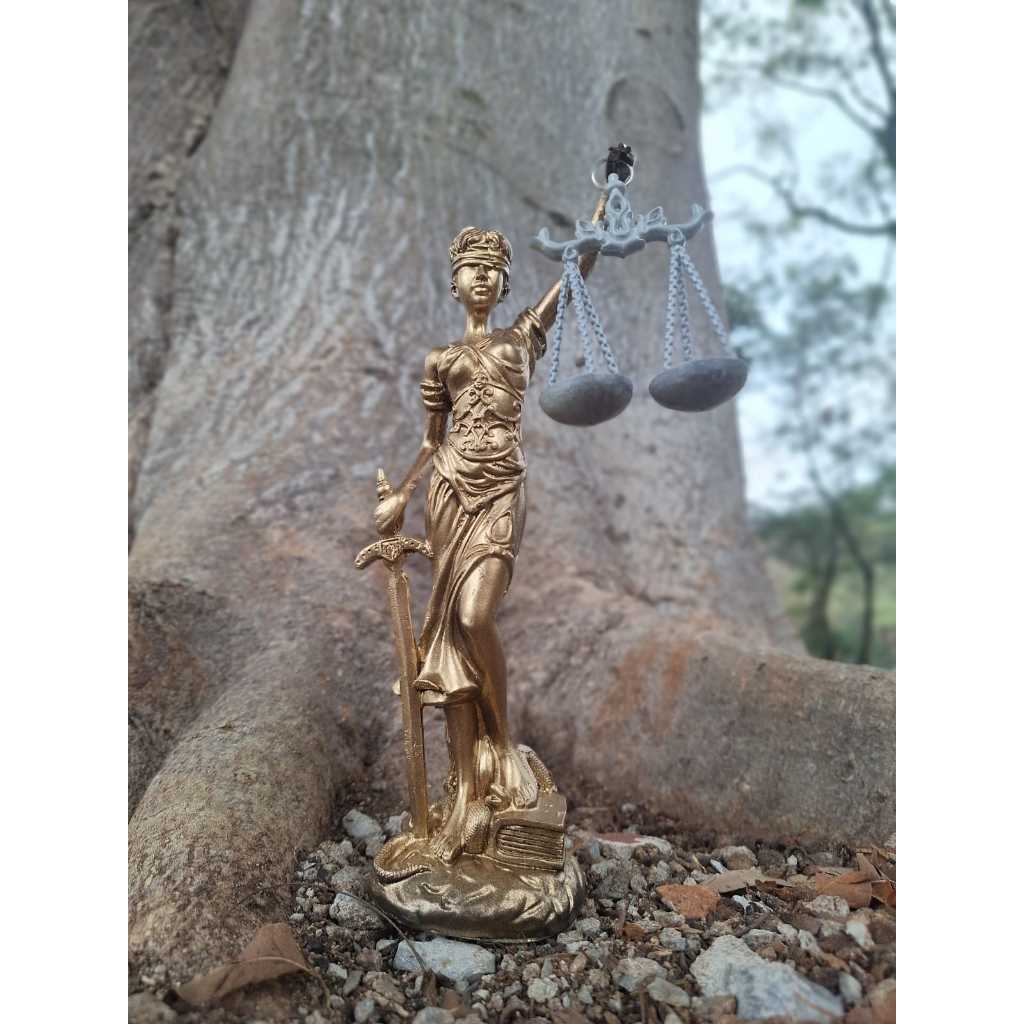 Deusa da Justiça Deusa Themis - Balança e Espada Artigos para Decoração ...