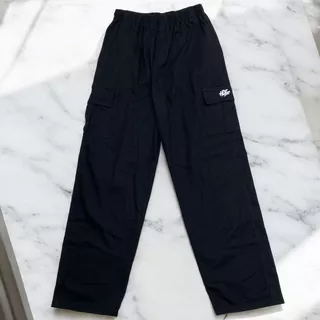 CALÇA CARGO STREETWEAR PRETA HUGE 2024 LOGO REFLETIVO