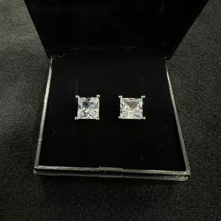 Brinco ice cravejado em zircônias quadrado Diamantees Brilhante