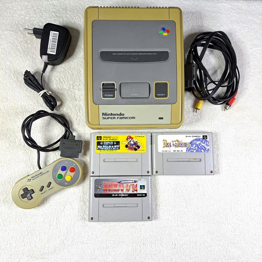 Console Super Famicom com Controle Original e Mario Kart. Detalhe na traseira na última foto.