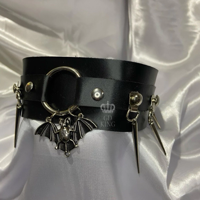 Choker Spikes e Morcego Punk