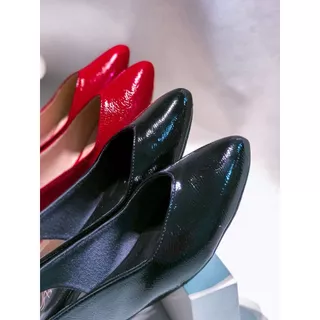 Sapatilha Mule Bico Fino Modelo SlingBack Verniz Molhado