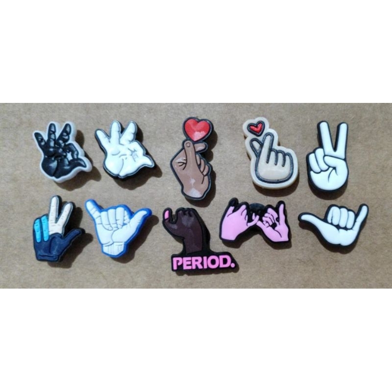 Pin Crocs Mãos/ Sinais/ Símbolos/ Língua dos Sinais