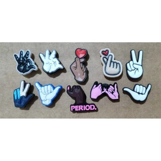 Pin Crocs Mãos/ Sinais/ Símbolos/ Língua dos Sinais