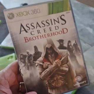 assassin's Creed BrotherHood Xbox 360 Mídia física original semi nova perfeita 100% Funcionando testado Cd Fisico original
 Envio mais rápido possível