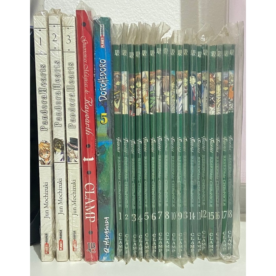 Mangás lote 23 diversos