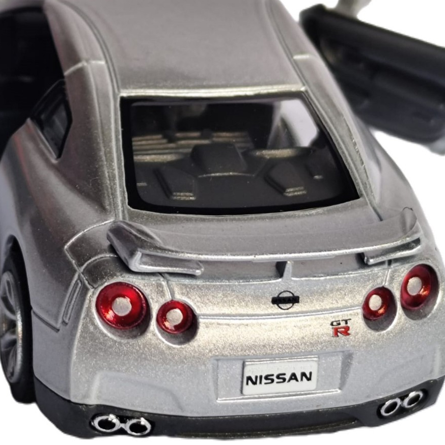 Miniatura nissan GTR r35 - Abre as portas - em metal - original