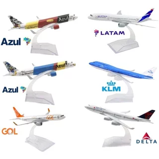 Miniatura de avião comercial