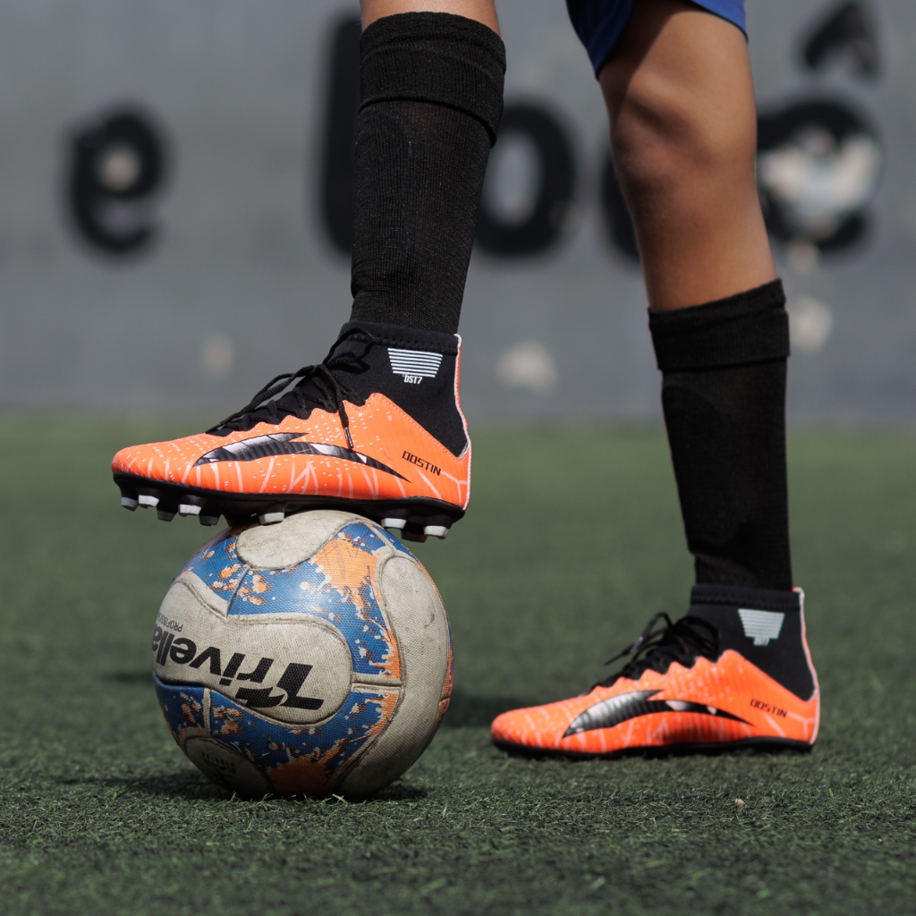 Chuteira Campo Cano Alto Modelo Botinha Dostin Super Leve e